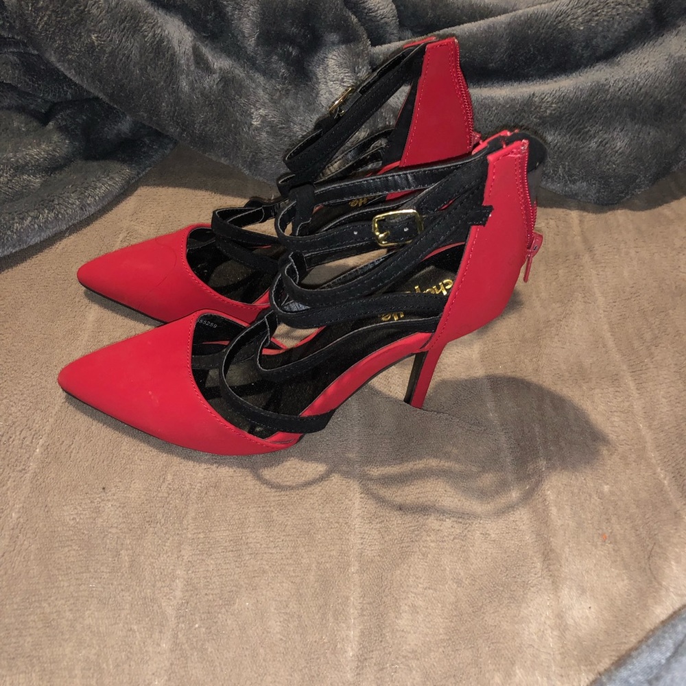 Red heels - Picture 3 of 4
